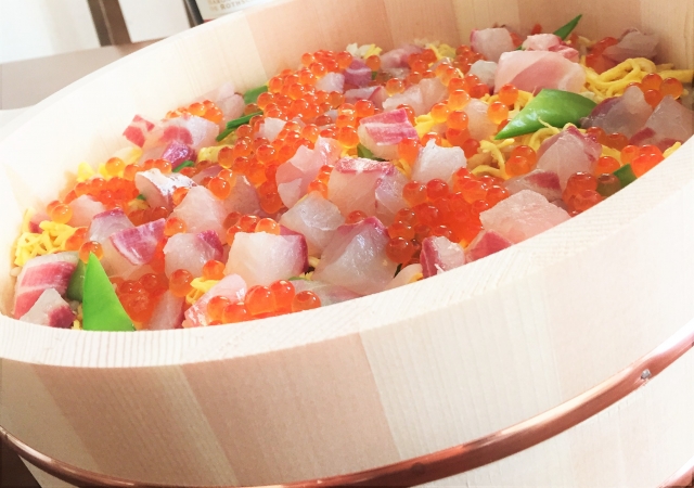 散壽司(散らし寿司；chirashi zushi)