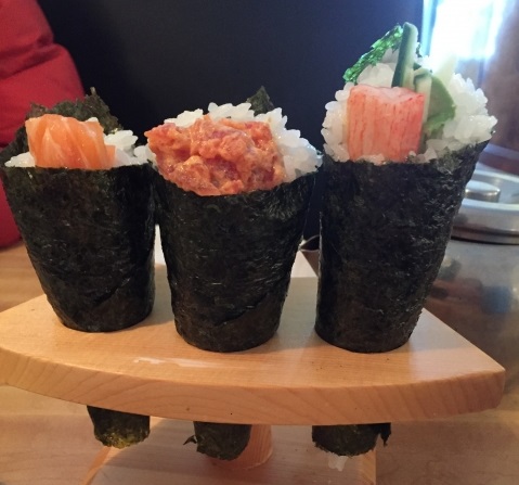 手卷壽司(手巻き寿司；temaki zushi)